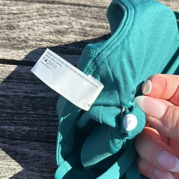 Lululemon Energy Bra Medium Support, B–D Cups
Teal Lagoon size 6 NWT - Picture 8 of 9